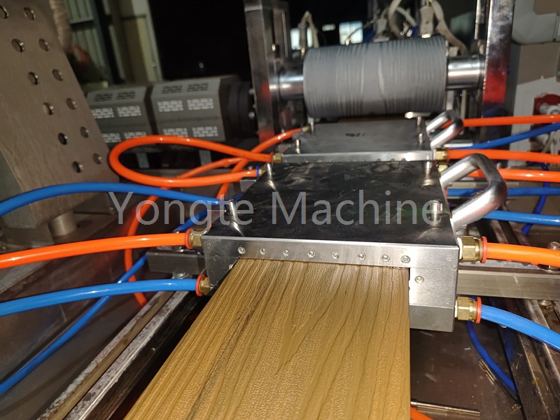 Yongte adopta tecnología avanzada de servomotor en la fabricación de extrusoras de madera y plástico