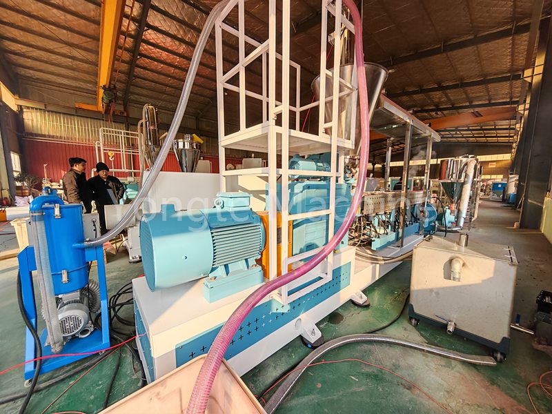 La máquina de granulador WPC de Yongte se probó con éxito con alta capacidad y bajo consumo de energía