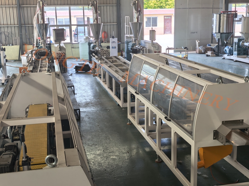 La línea de producción de WPC cuidadosamente construida para clientes europeos está a punto de completarse