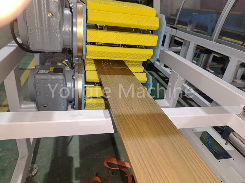 La maquinaria de plástico yongte toma el terreno alto del mercado de plástico de madera en el extranjero con tecnología baja en carbono
