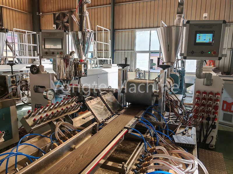 La máquina de extrusión de Dubing Yongte WPC probó e inspeccionó con éxito antes de la entrega