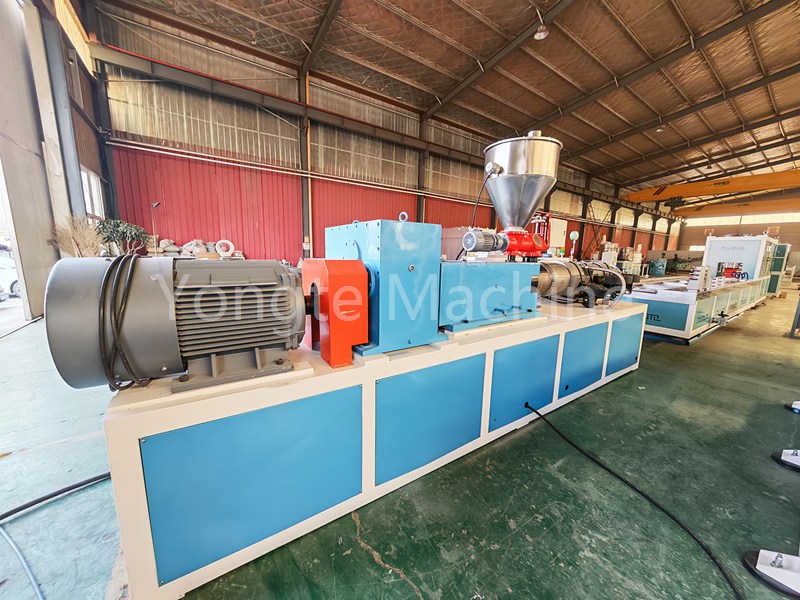 La máquina de perfil PVC Yongte se utiliza para producir canales de plantación de fresas