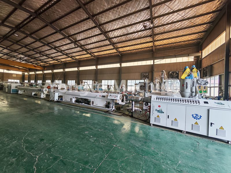 Máquina de producción de tubos de PE de alta velocidad de 16-63 mm para clientes de Argentina