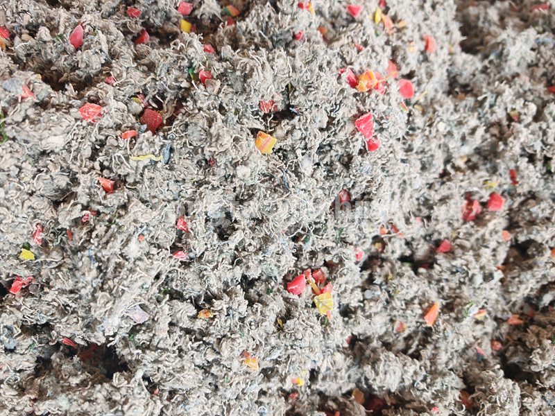 Yongte lanza una innovadora máquina para terrazas de WPC que convierte ropa de desecho en materiales de construcción ecológicos