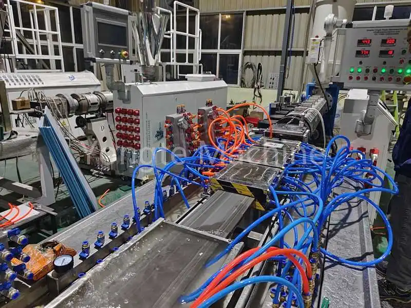Máquina de extrusión de madera de plástico PE/PP para reutilizar el desperdicio de películas de plástico