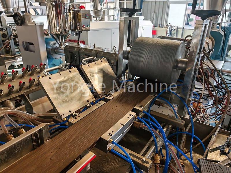 Máquina de estalización 3D en línea de WPC en línea