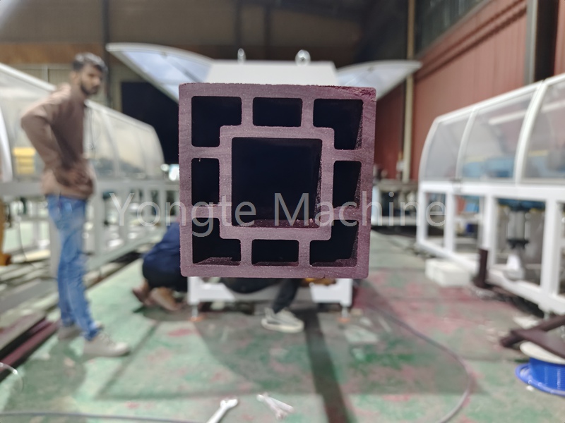 Máquina para fabricar postes de cerca de WPC