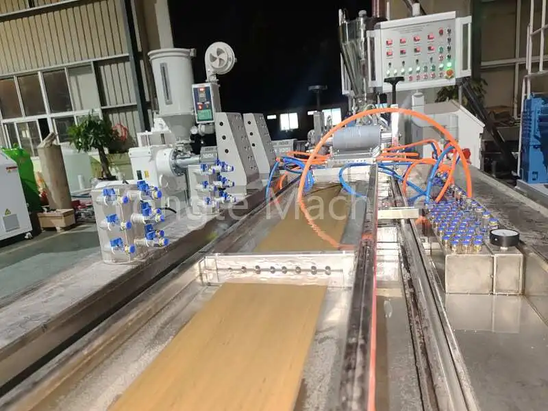 Máquina de plástico de madera yongte para convertir el desperdicio de películas en materiales de construcción verde