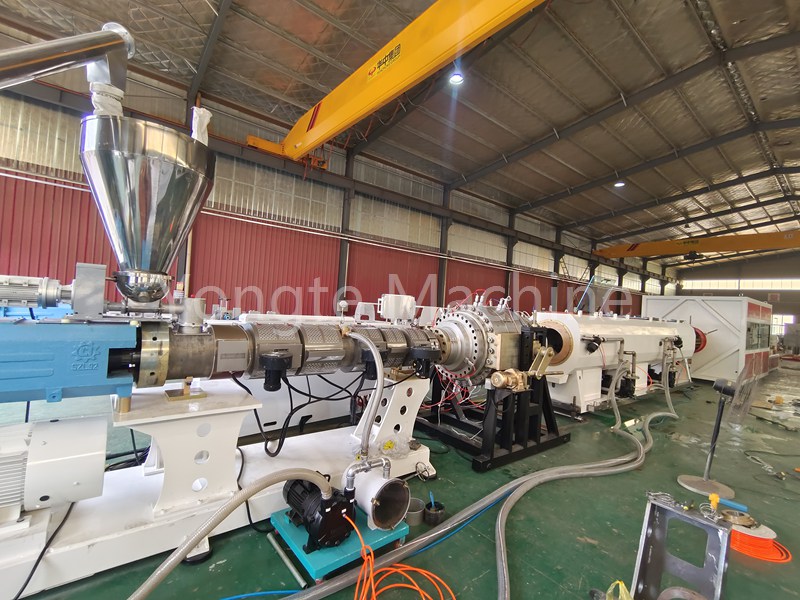 Máquina extrusora de tubos de PVC Yongte de 280-560 mm completada