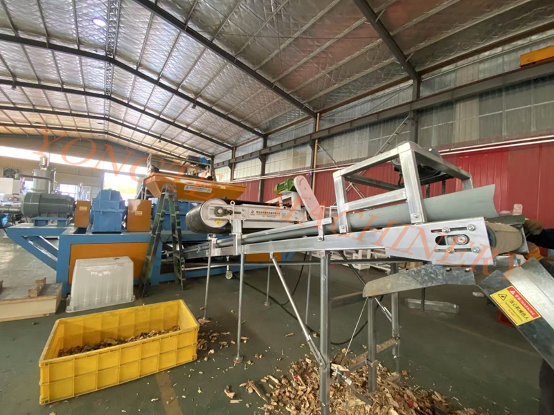 La trituradora de madera de la maquinaria de plástico de Qingdao Yongte se ha probado con éxito