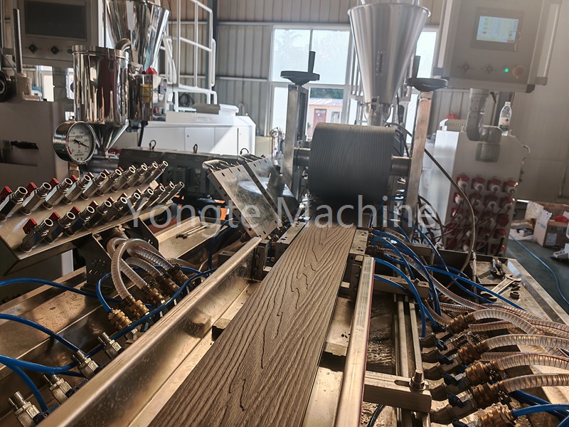 Máquina de perfil WPC para el cliente de Canadá