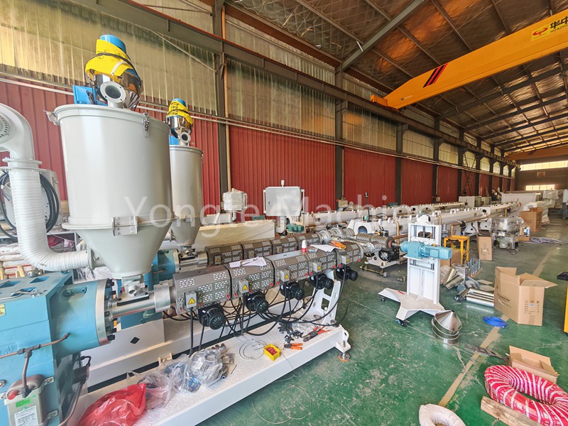Máquina de fabricación de tuberías PPR de tres capas para el cliente de Argelia