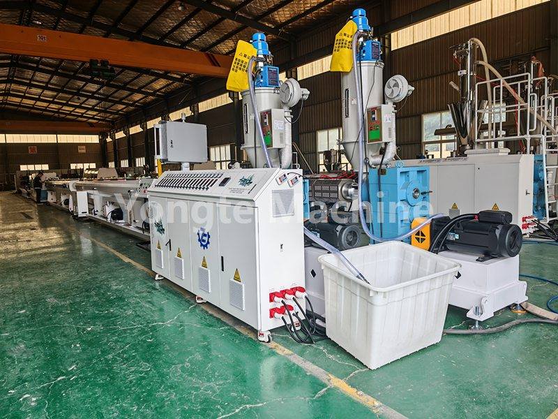 Extrusora Yongte equipada con servomotor