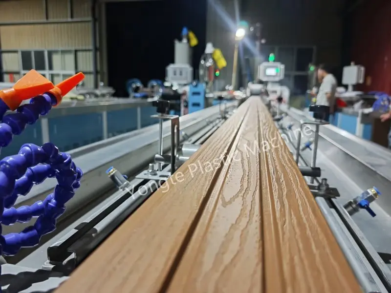 Planta completa de máquinas de madera y plástico para clientes de Europa