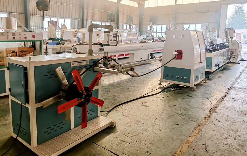Máquina para fabricar tubos de caucho permeable
